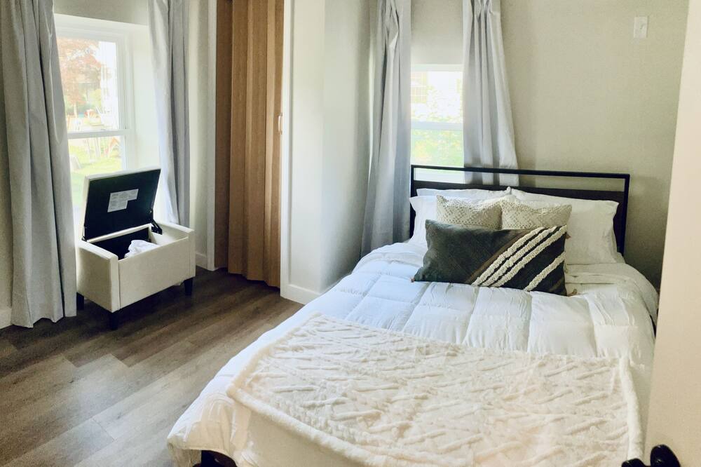 Photo of Bedroom in Lawrenceville