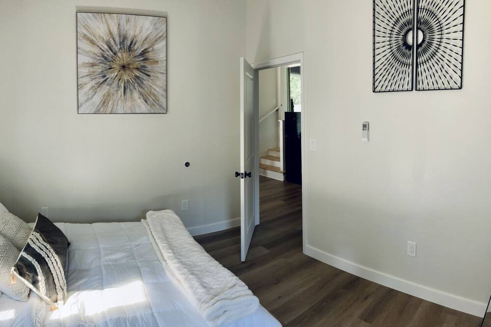 Photo of Bedroom in Lawrenceville