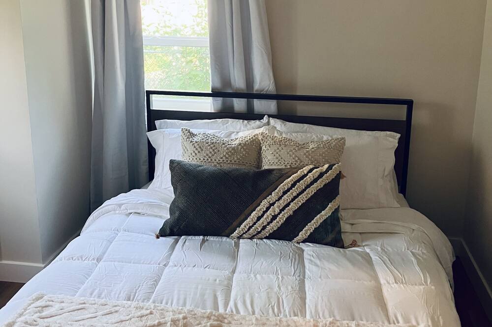 Photo of Bedroom in Lawrenceville
