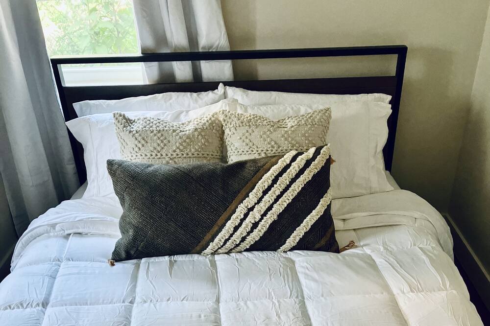Photo of Bedroom in Lawrenceville