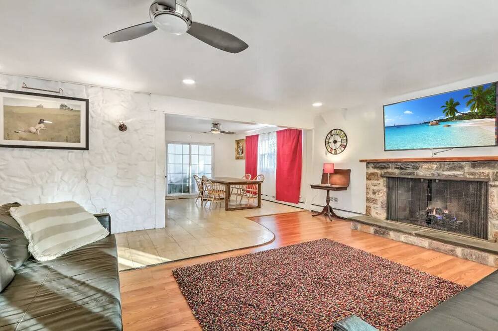 Photo of Livingroom in Blue Bell