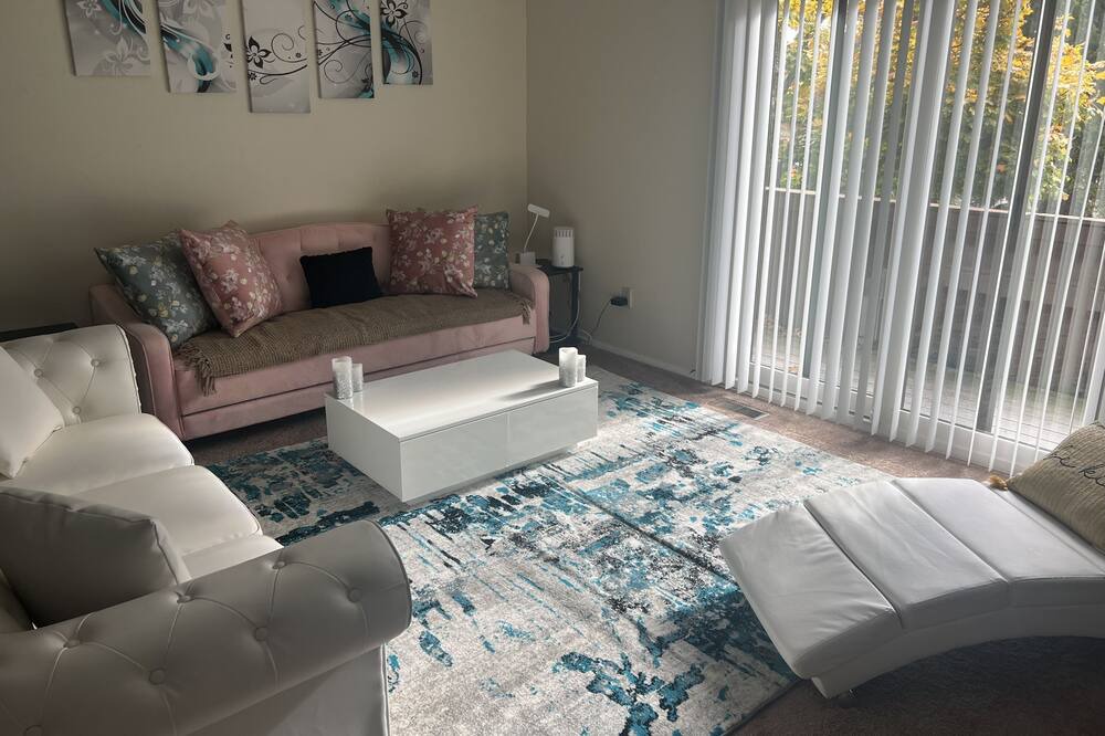 Photo of Livingroom in Monroeville