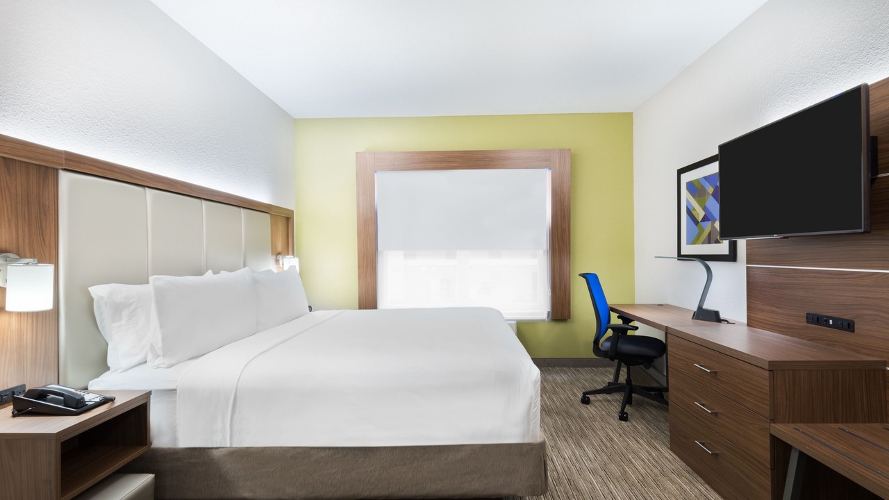 Photo of Bedroom in Summit Station