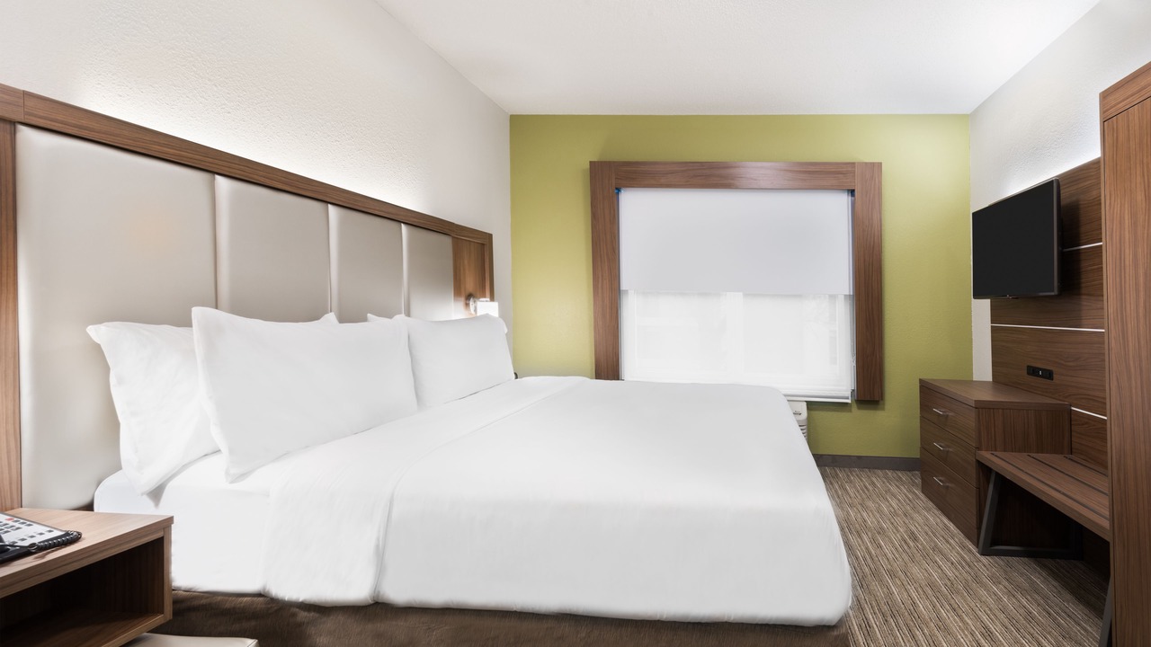 Photo of Bedroom in Summit Station
