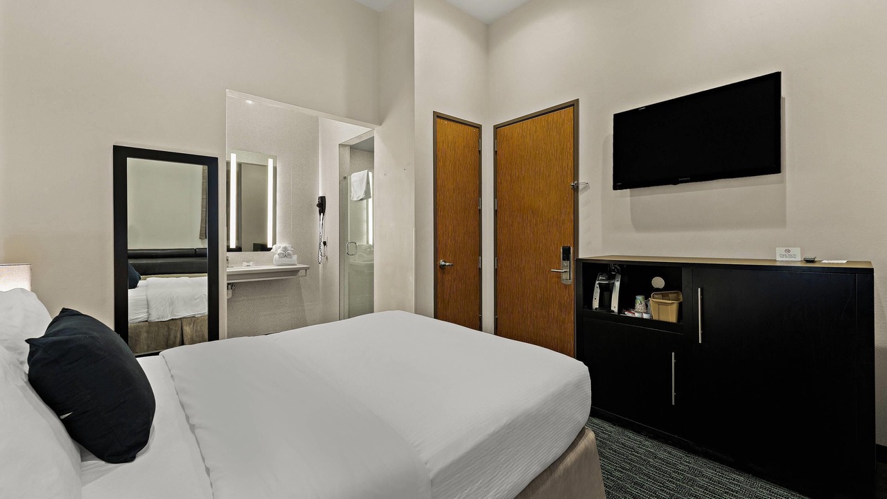 Photo of Bedroom in Midtown Village