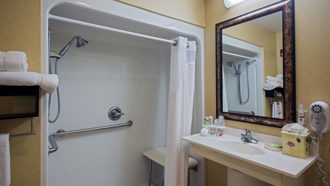 Photo of Bathroom in Warren