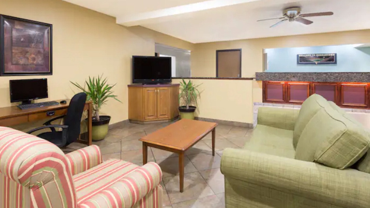 Photo of Livingroom in Dellslow