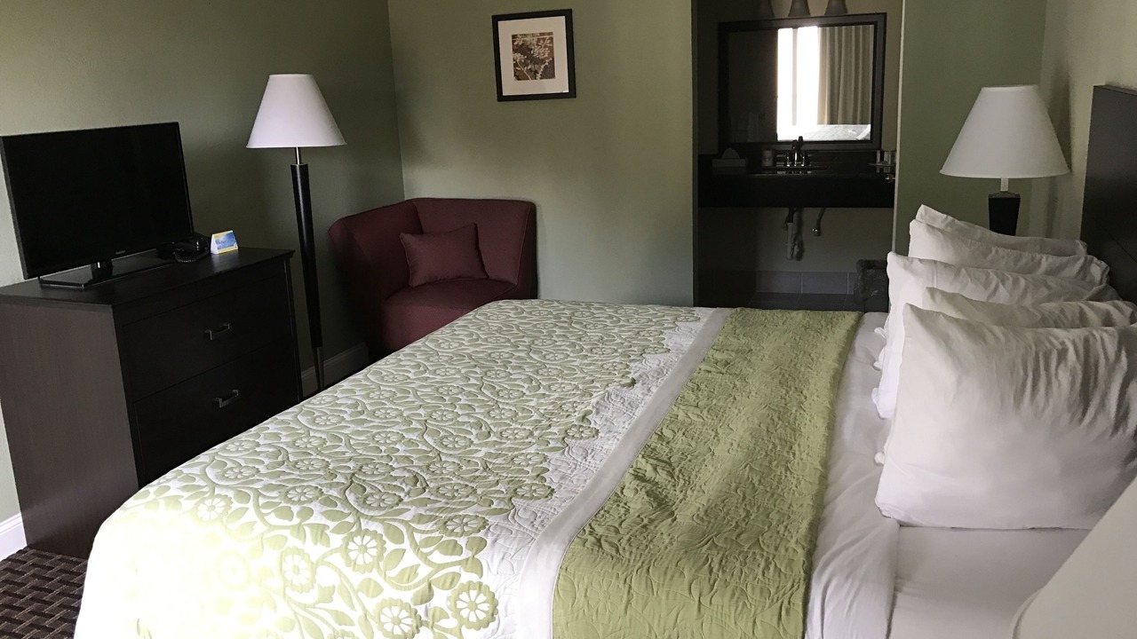 Photo of Bedroom in Jellico