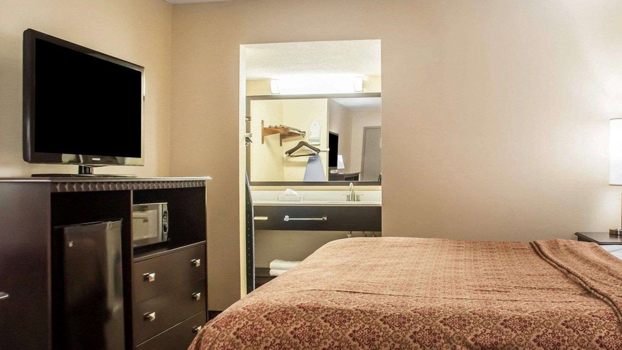 Photo of Bedroom in Big Flats Airport