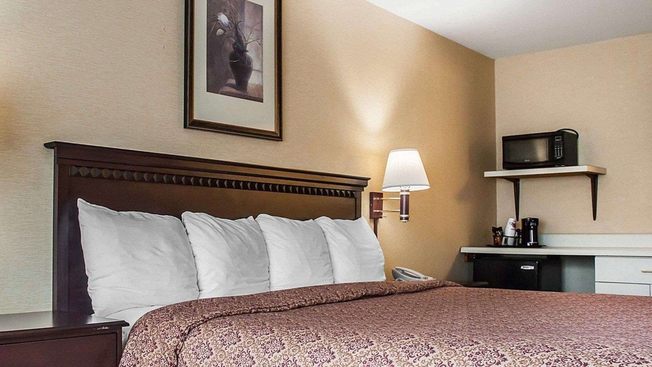 Photo of Bedroom in Big Flats Airport
