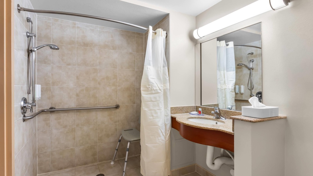 Photo of Bedroom in Iselin