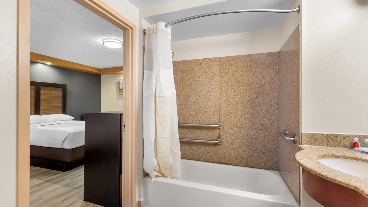 Photo of Bedroom in Iselin