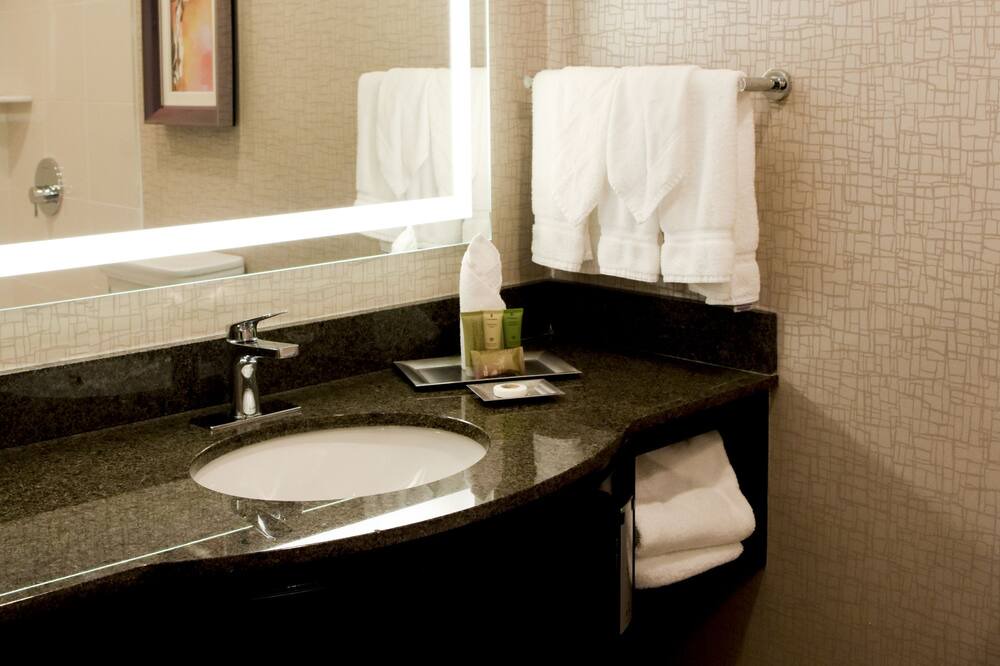 Photo of Bathroom in Iselin