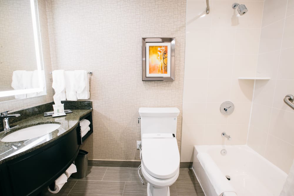 Photo of Bathroom in Iselin