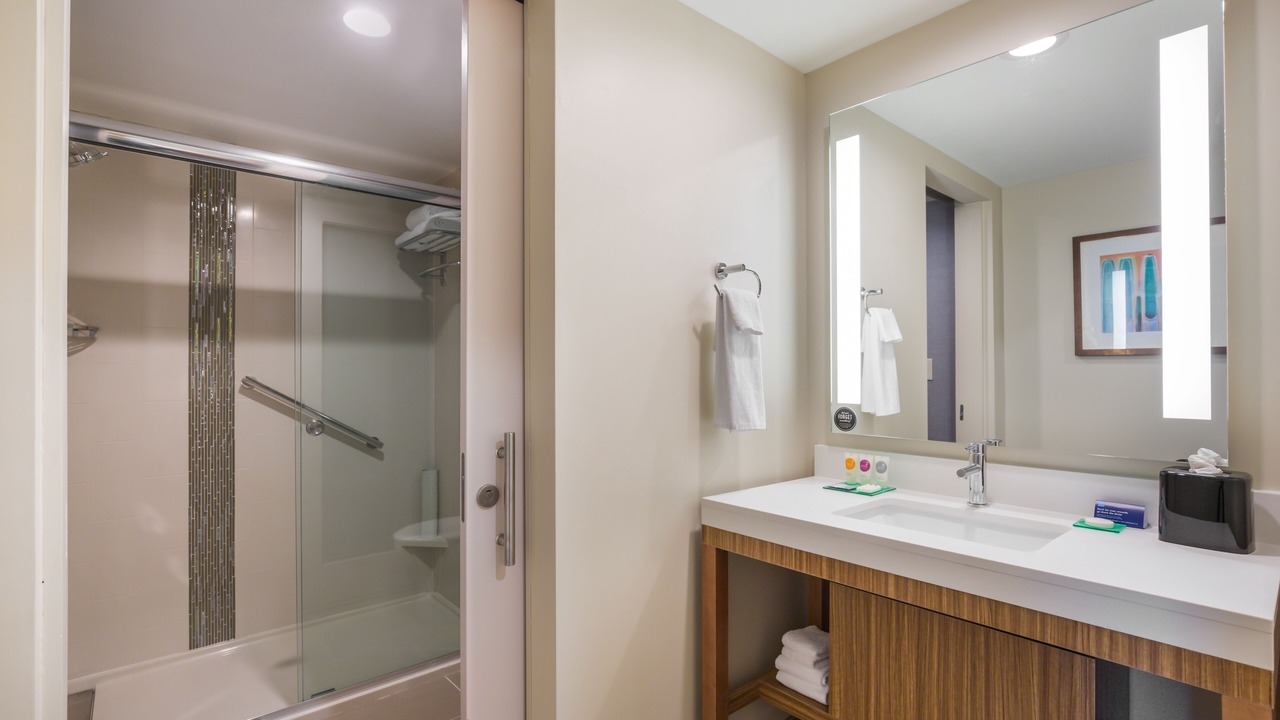 Photo of Bathroom in Coliseum Central