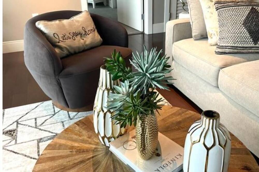 Photo of Livingroom in University Circle