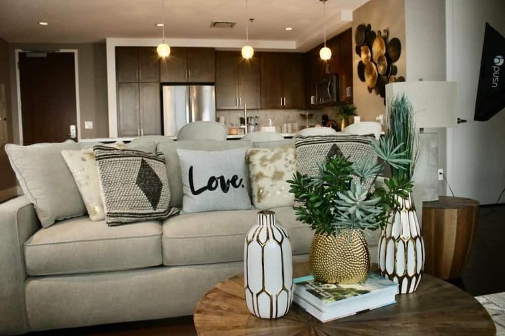 Photo of Livingroom in University Circle