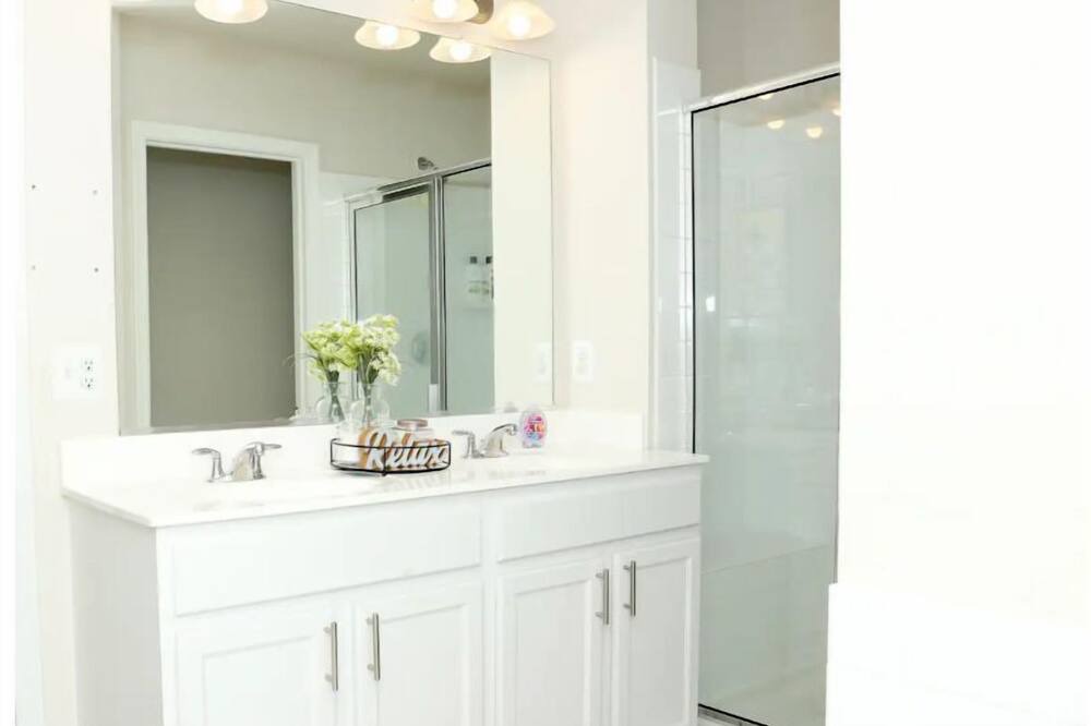 Photo of Bathroom in Hanover
