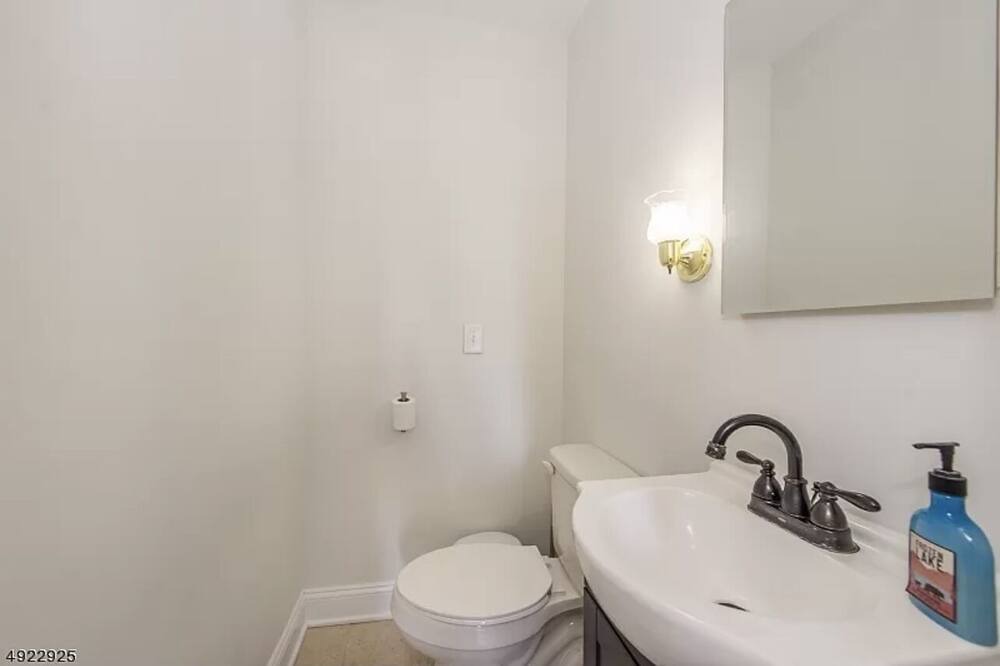 Photo of Bathroom in Roselle