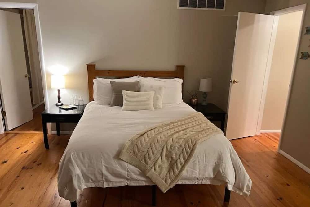Photo of Bedroom in Metamora