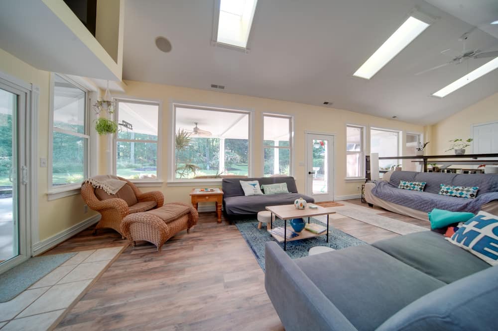 Photo of Livingroom in Erie