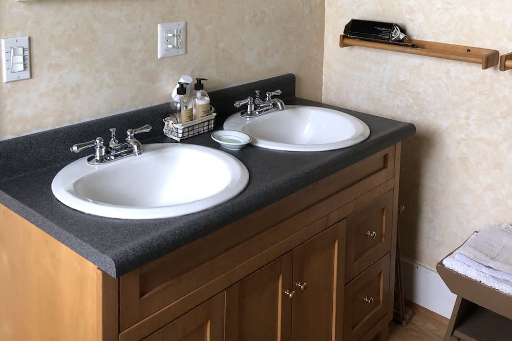 Photo of Bathroom in Palmyra
