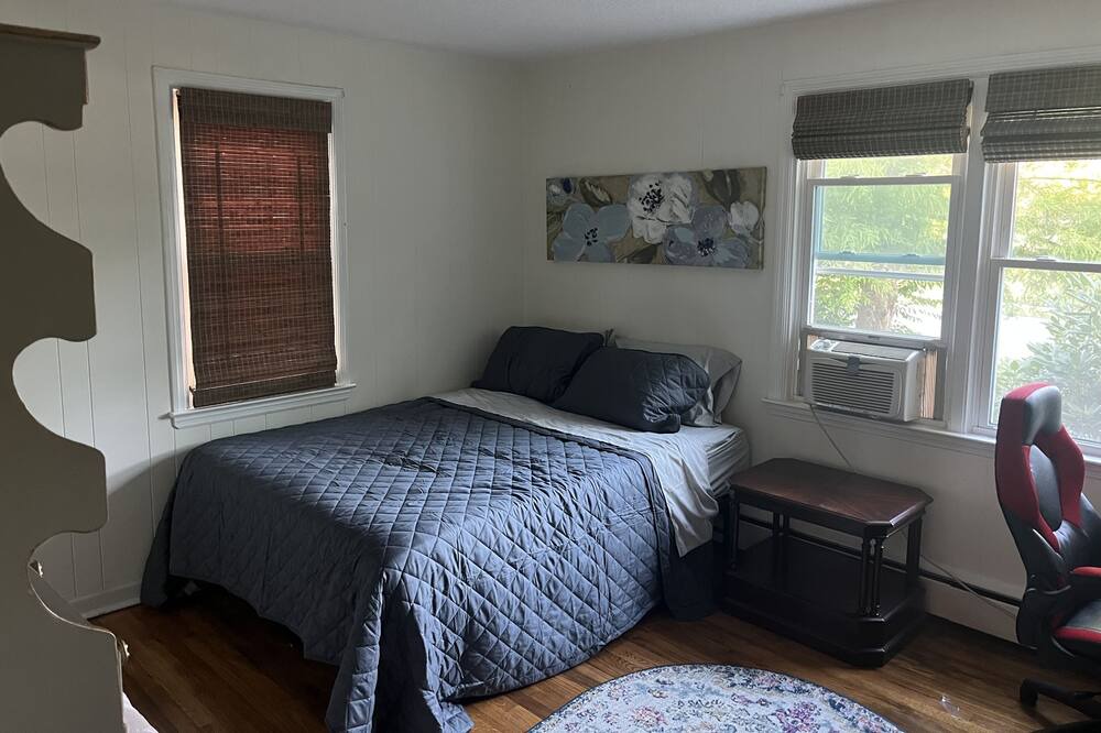 Photo of Bedroom in Newark