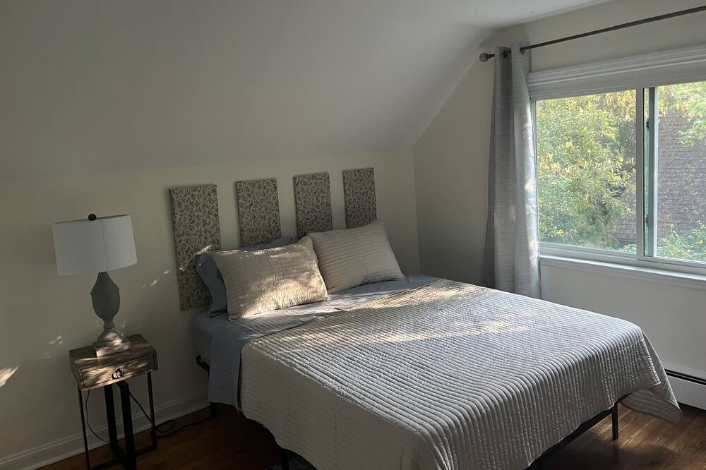 Photo of Bedroom in Newark