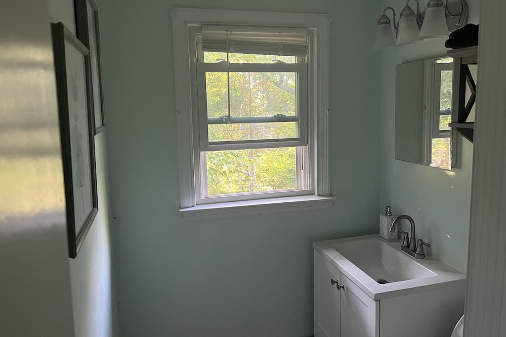 Photo of Bathroom in Newark