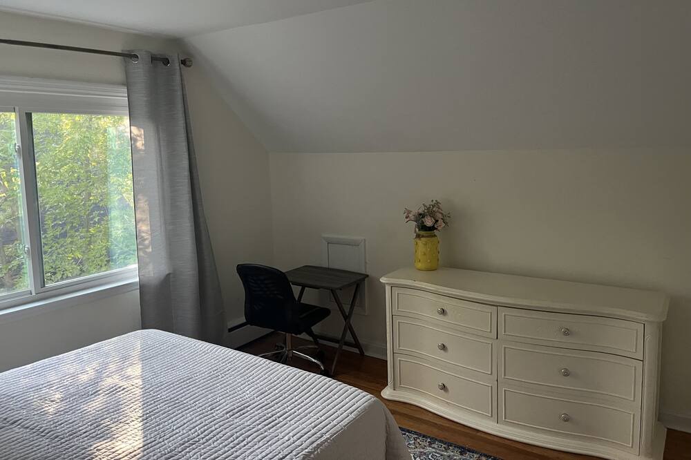 Photo of Bedroom in Newark
