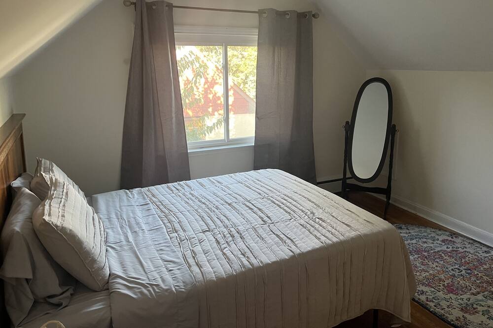 Photo of Bedroom in Newark