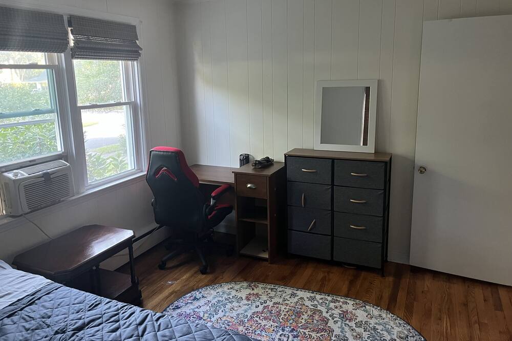 Photo of Bedroom in Newark