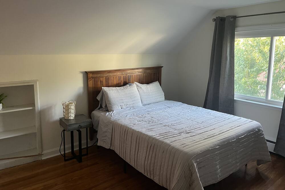 Photo of Bedroom in Newark