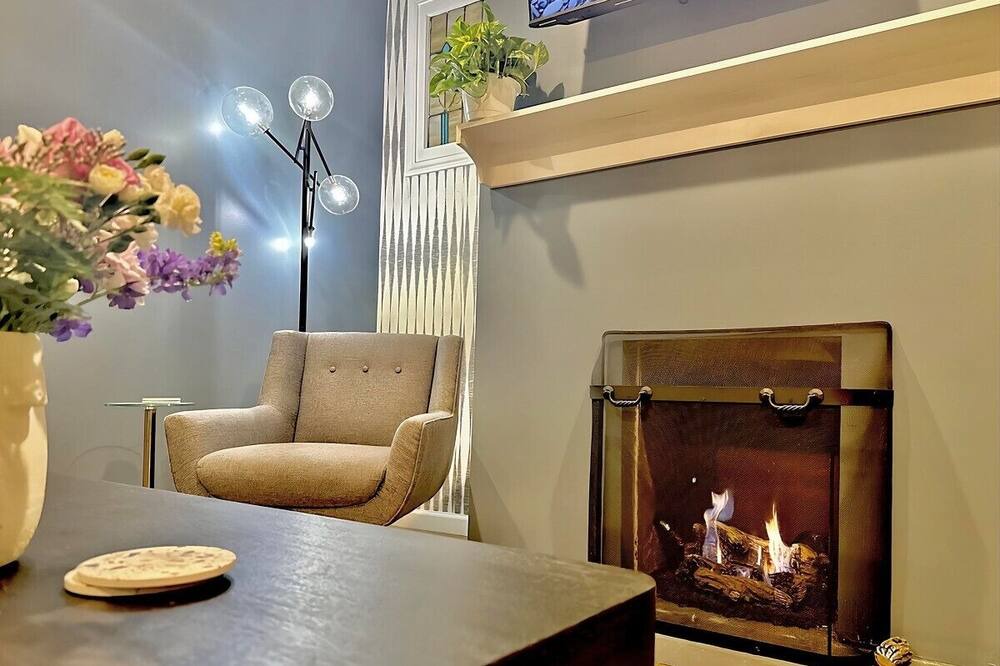 Photo of Livingroom in South Hills