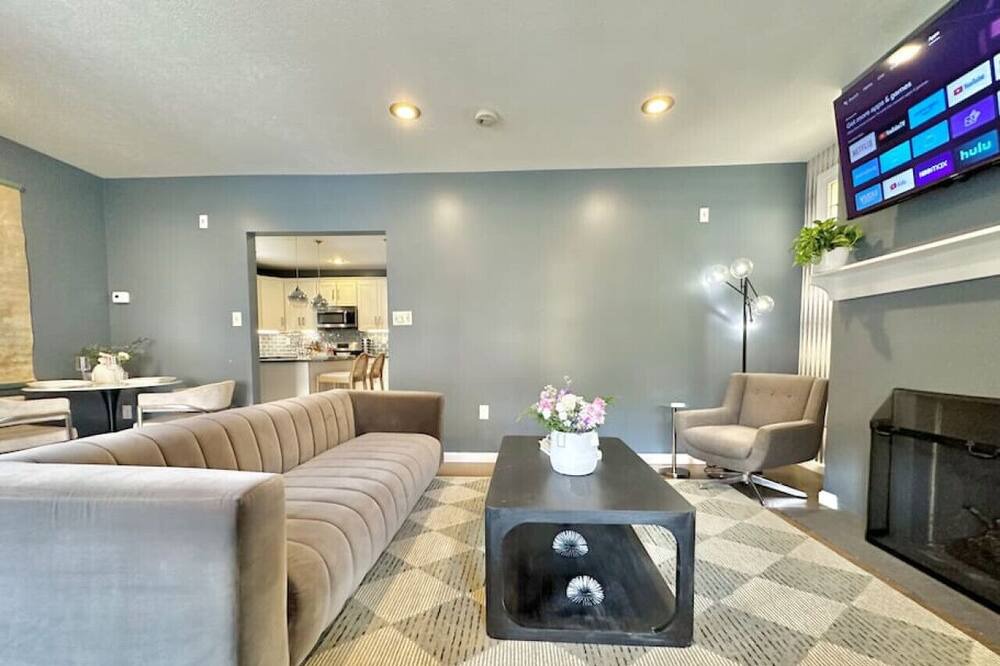 Photo of Livingroom in South Hills
