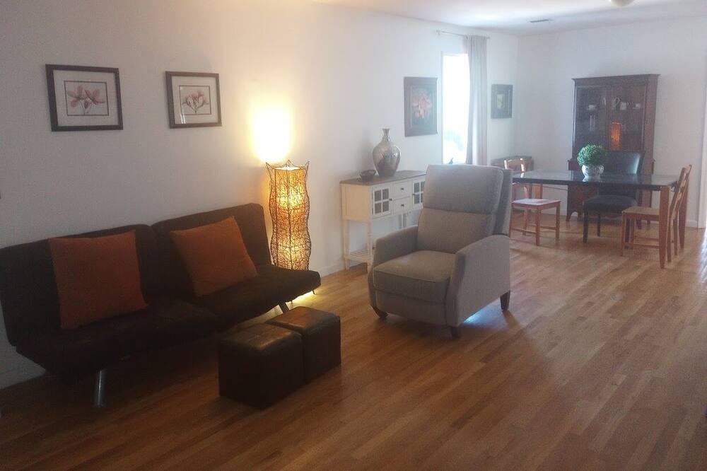 Photo of Livingroom in Communipaw