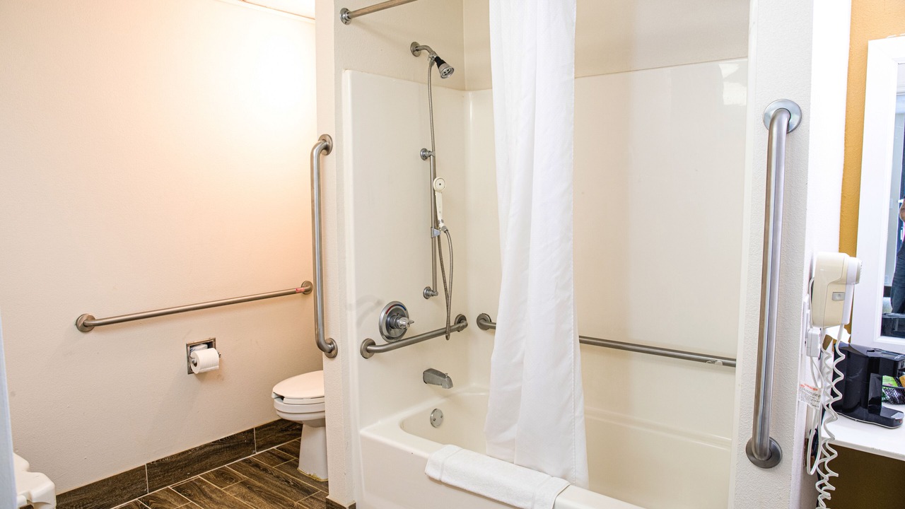 Photo of Bathroom in Helenwood