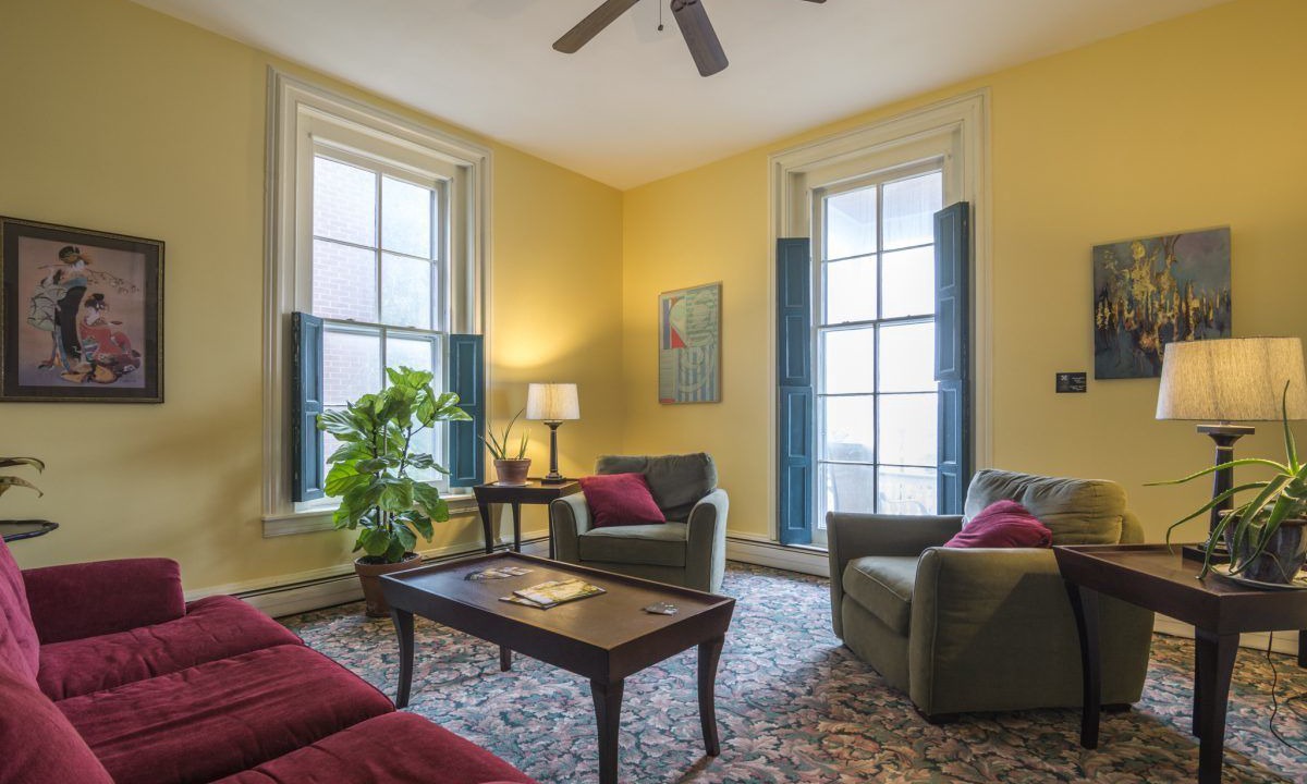 Photo of Livingroom in Frostburg