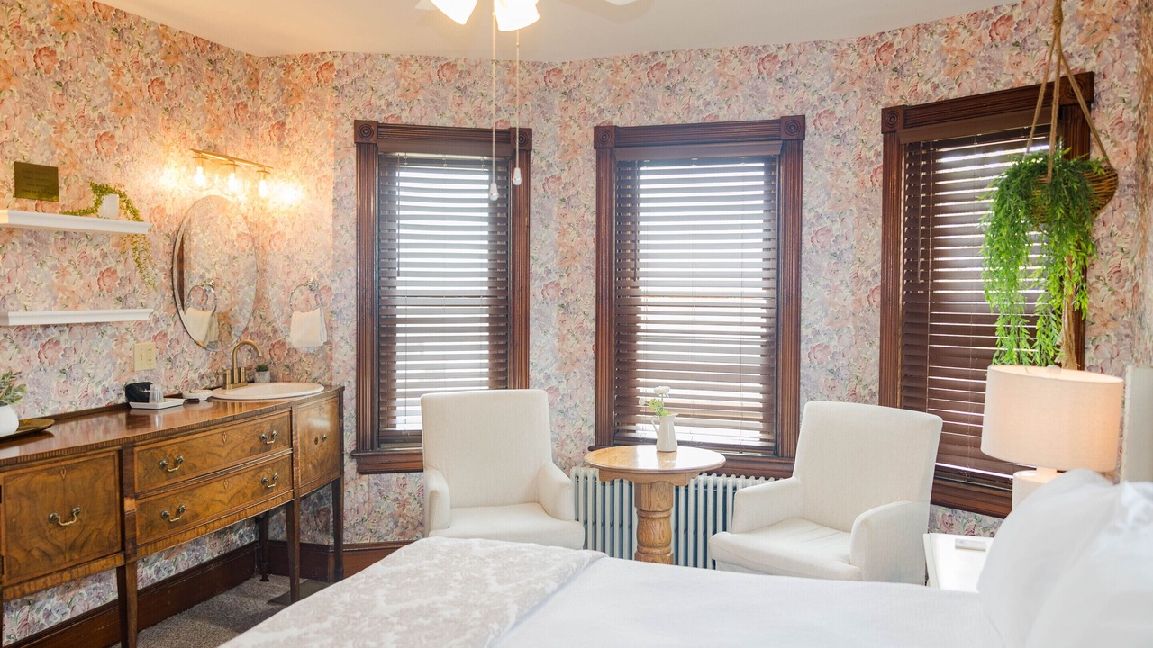 Photo of Bedroom in Gap