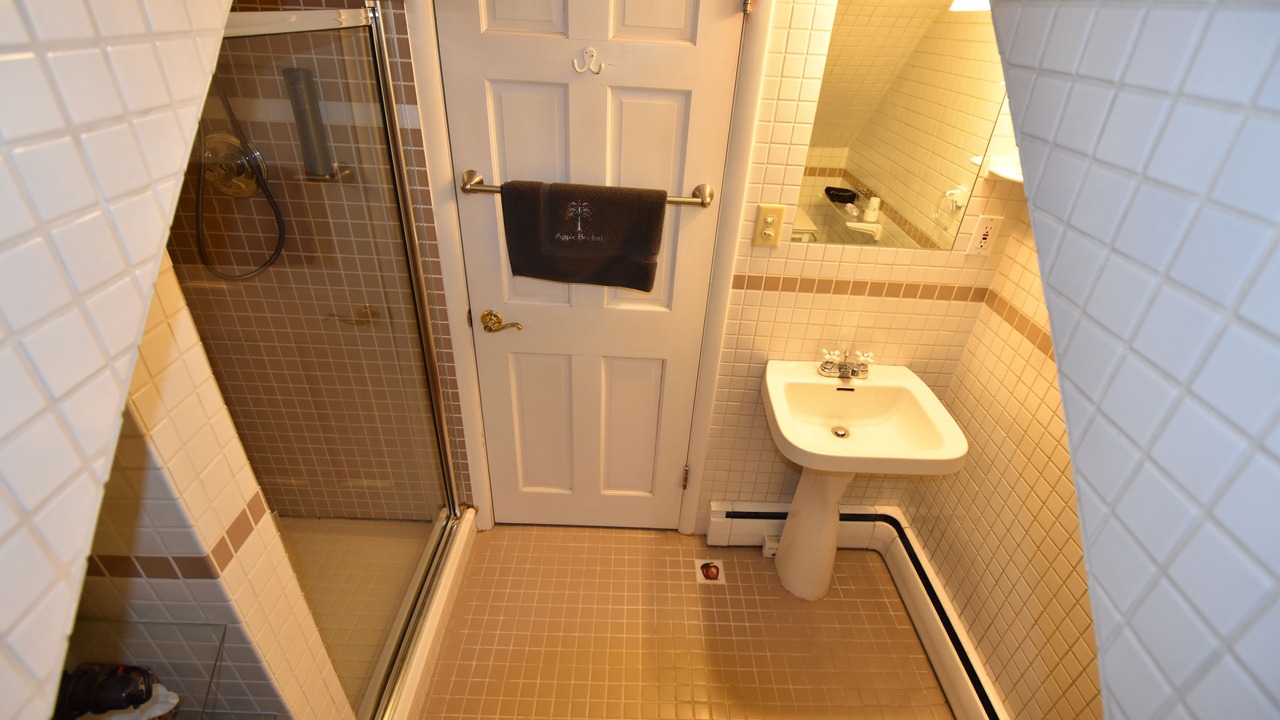 Photo of Bathroom in Willow Street