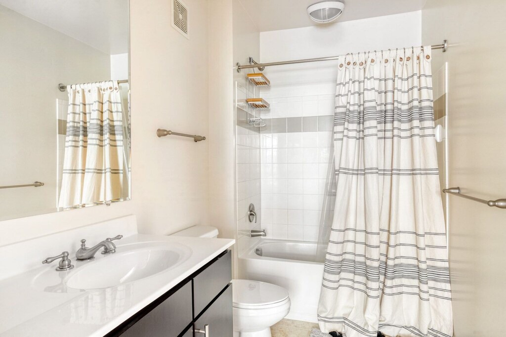 Photo of Bathroom in Lyon Park