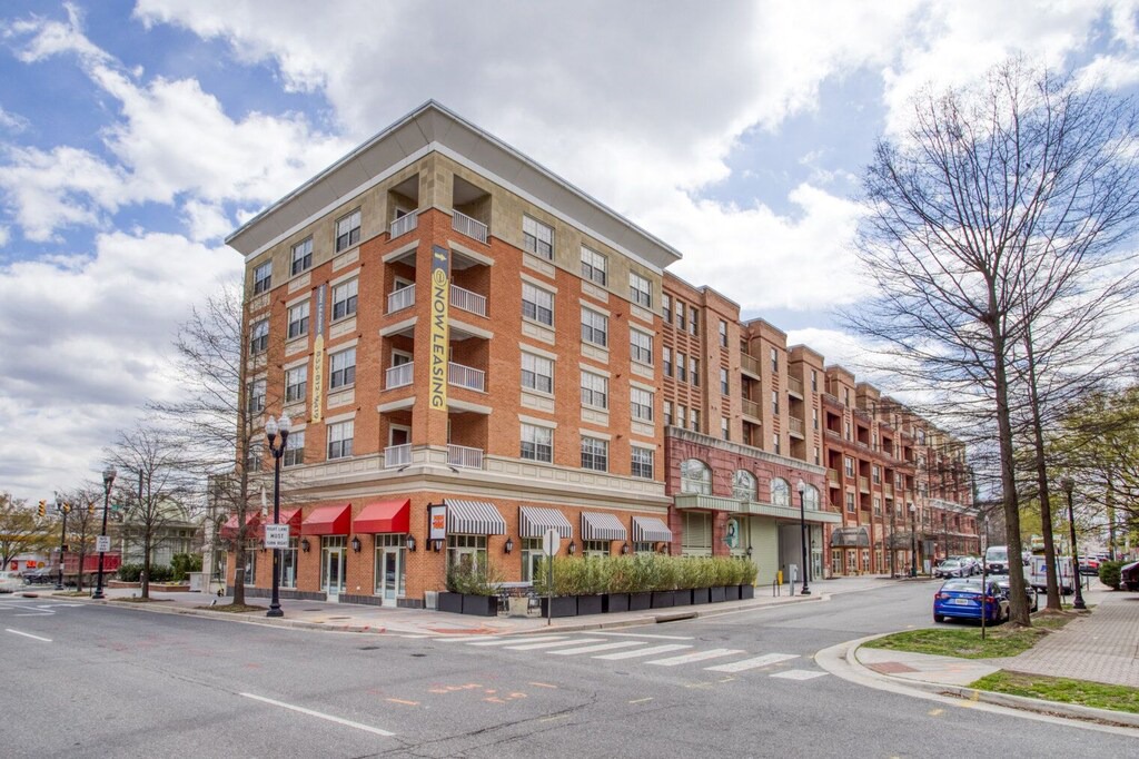 Photo of Buildings in Lyon Park
