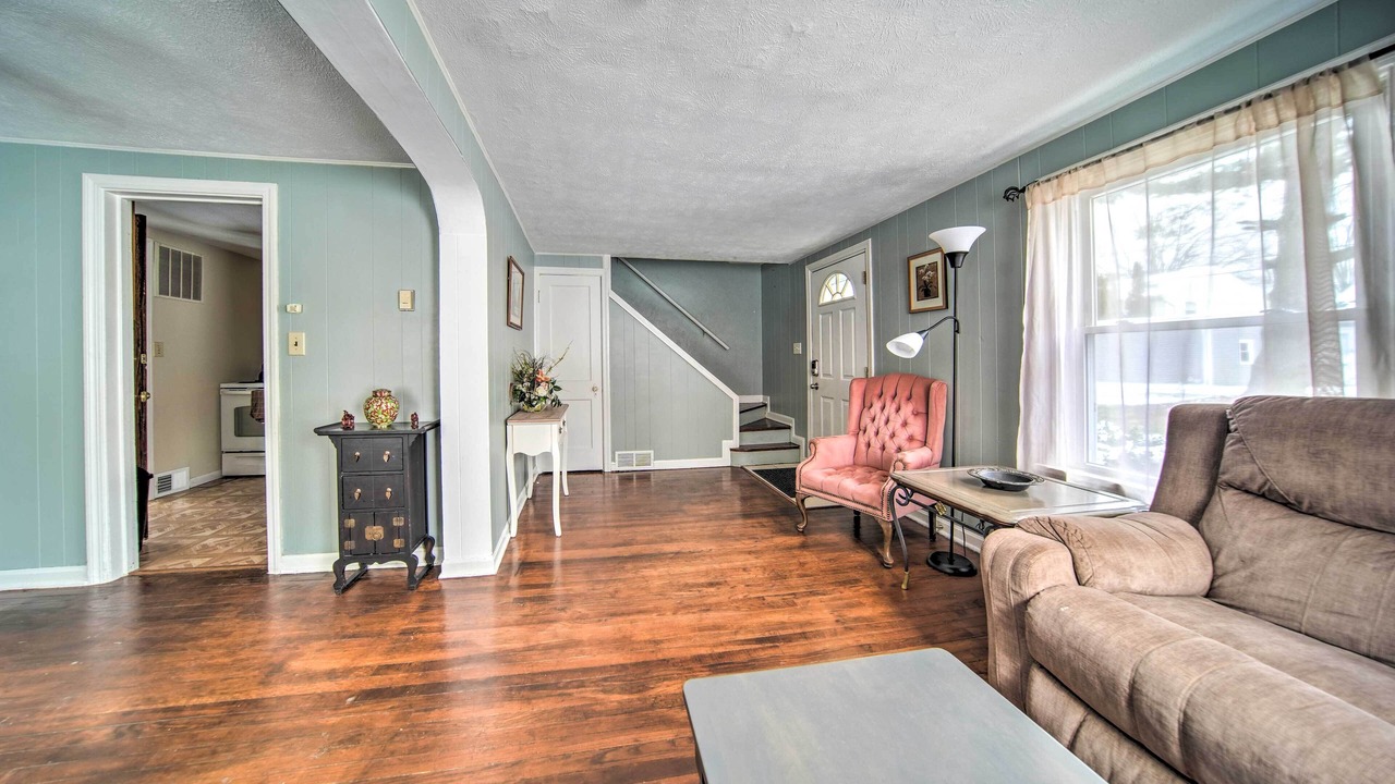Photo of Livingroom in Eastlake