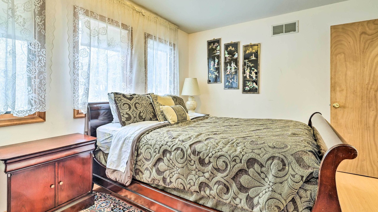 Photo of Bedroom in Pocono Mountain Lake