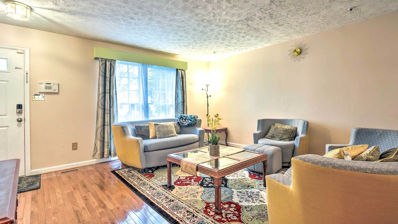 Photo of Livingroom in Burtonsville