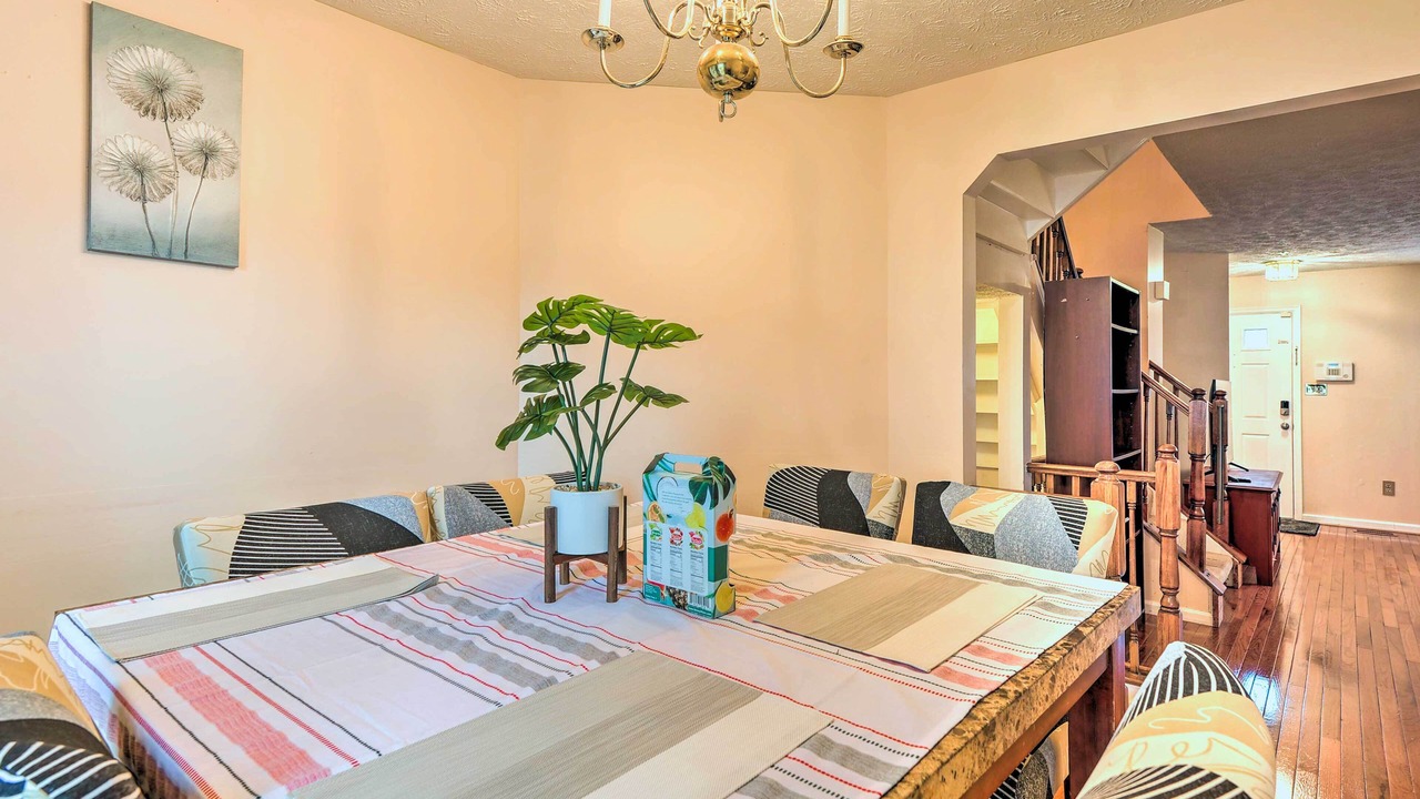 Photo of Livingroom in Burtonsville