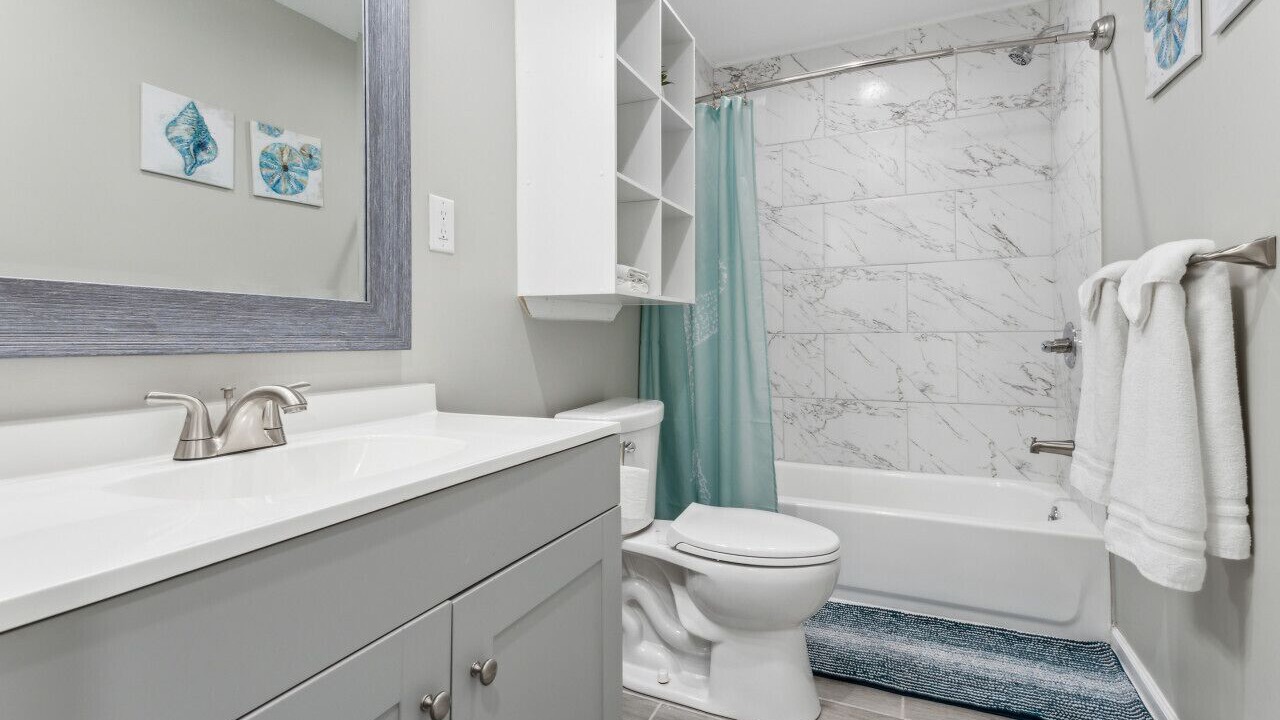 Photo of Bathroom in Coliseum Central