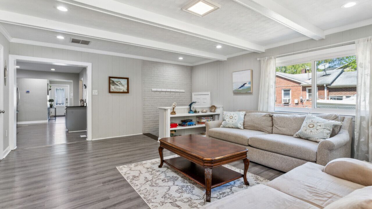Photo of Bedroom in Coliseum Central