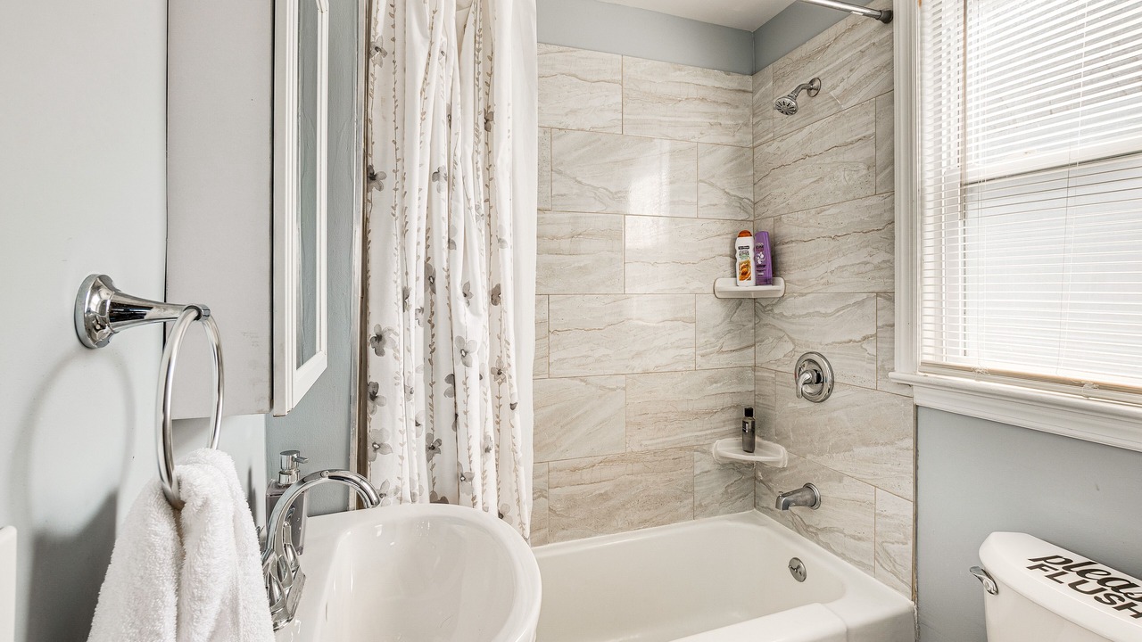 Photo of Bathroom in Linden