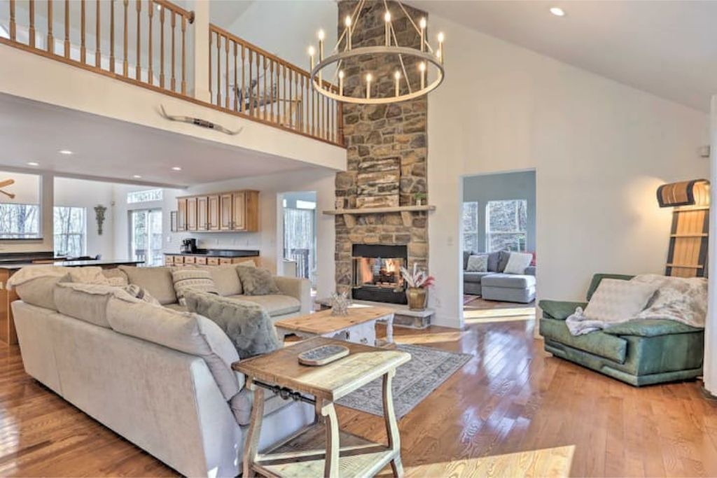 Photo of Livingroom in Lackawaxen